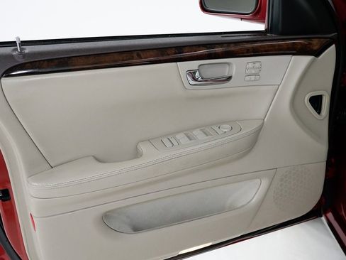 Used 2010 Cadillac DTS Luxury image 8