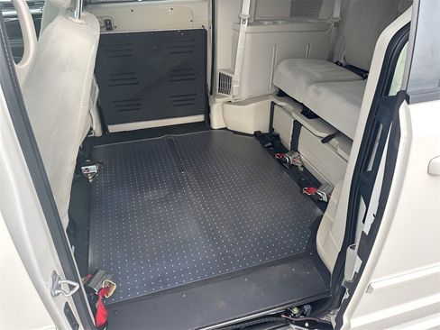 Used 2013 Dodge Grand Caravan SE image 22