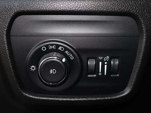 Used 2023 Jeep Grand Cherokee Overland AWD/4WD image 23