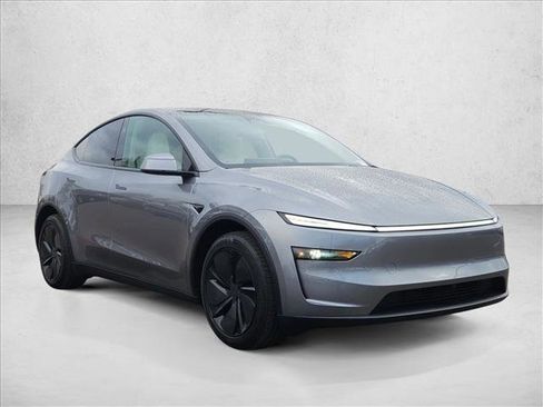 Used 2026 Tesla Model Y Long Range image 4