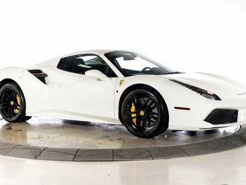 Used 2019 Ferrari 488 Spider image 14