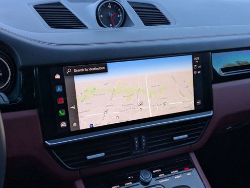 Used 2022 Porsche Cayenne image 17