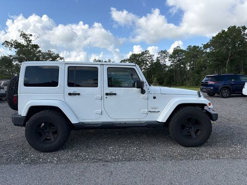 Used 2015 Jeep Wrangler Unlimited Sahara w/ Dual Top Group AWD/4WD image 4