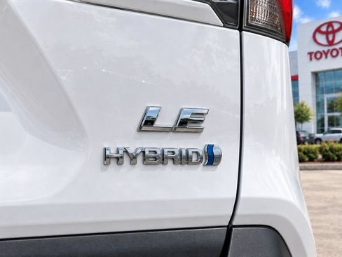 Used 2024 Toyota RAV4 LE AWD/4WD image 9