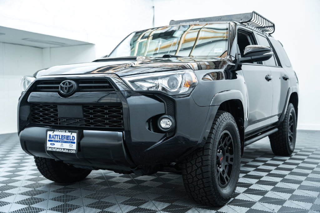 Used 2021 Toyota 4Runner Venture w/ Moonroof Package AWD/4WD image 3