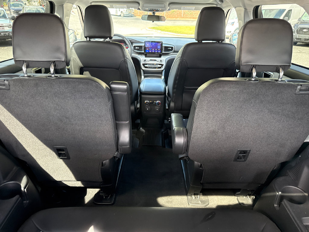 Used 2023 Ford Explorer XLT w/ Equipment Group 202A AWD/4WD image 18