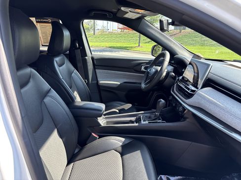 Used 2024 Jeep Compass Latitude image 24