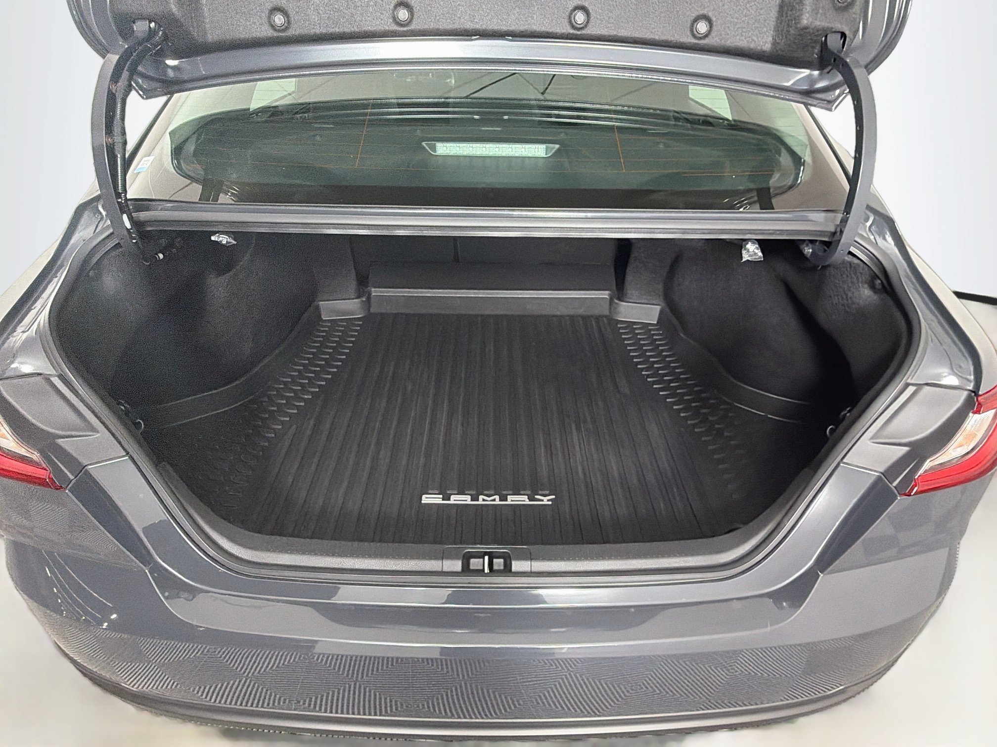 Used 2025 Toyota Camry LE FWD image 29