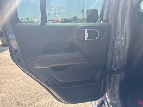 Used 2021 Jeep Gladiator Mojave image 11