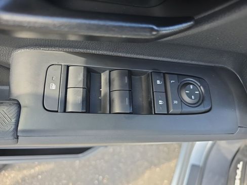 Used 2025 Toyota Tacoma SR5 image 28