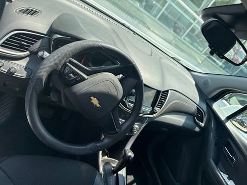 Used 2018 Chevrolet Trax LS FWD image 4