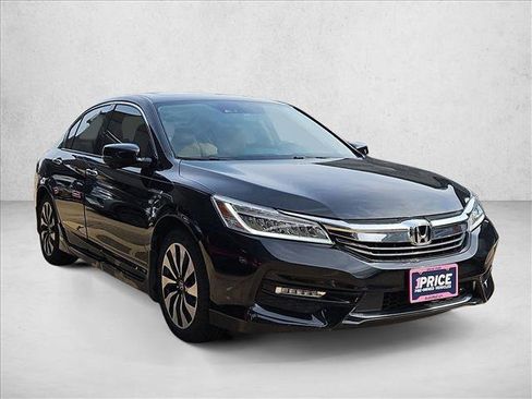 Used 2017 Honda Accord Touring image 3
