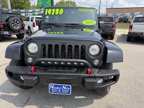 Used 2018 Jeep Wrangler Unlimited Sahara w/ Dual Top Group AWD/4WD image 2