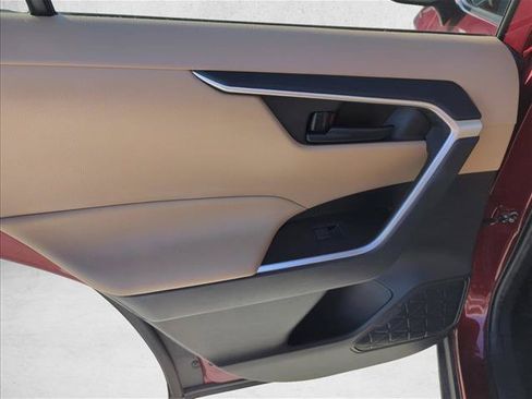 Certified 2022 Toyota RAV4 LE AWD/4WD image 9