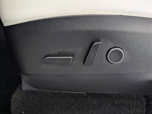 Used 2021 Tesla Model Y Long Range AWD/4WD image 39