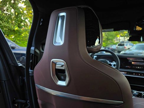 Used 2025 BMW 750e xDrive w/ Executive Package image 22