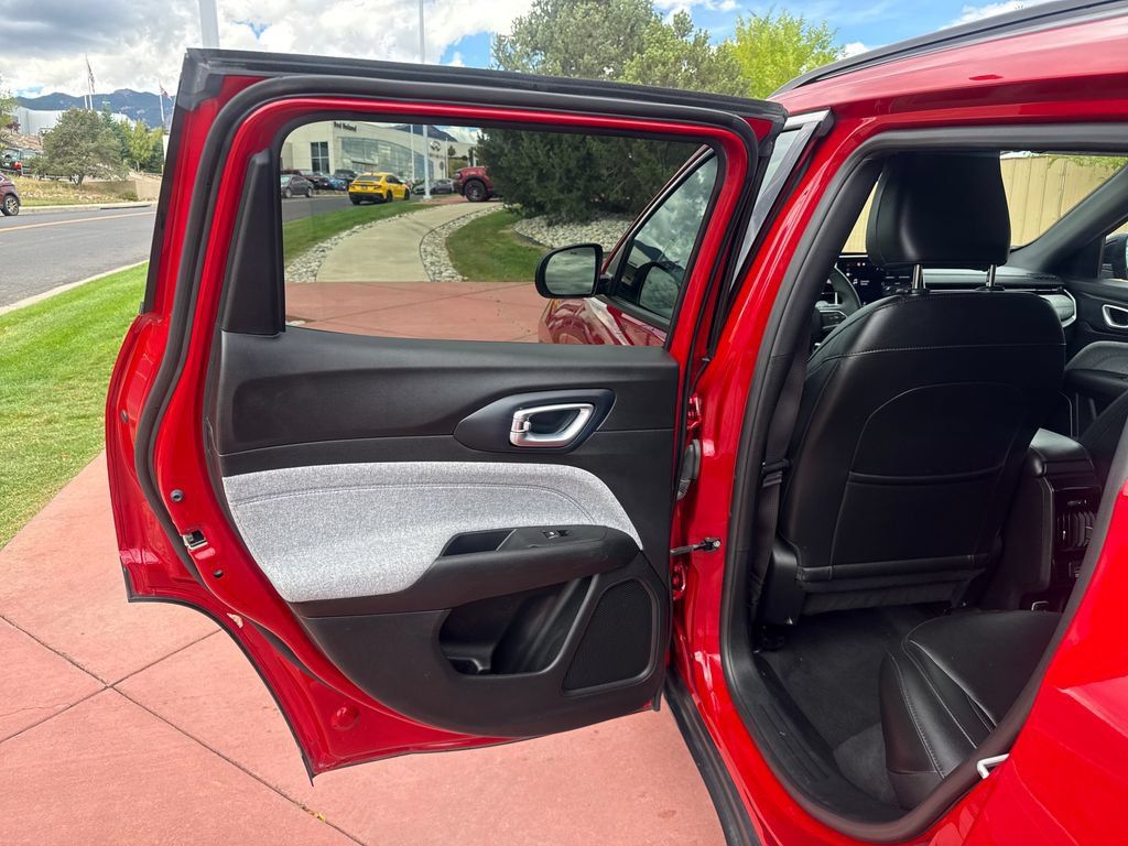 Used 2023 Jeep Compass Latitude AWD/4WD image 19