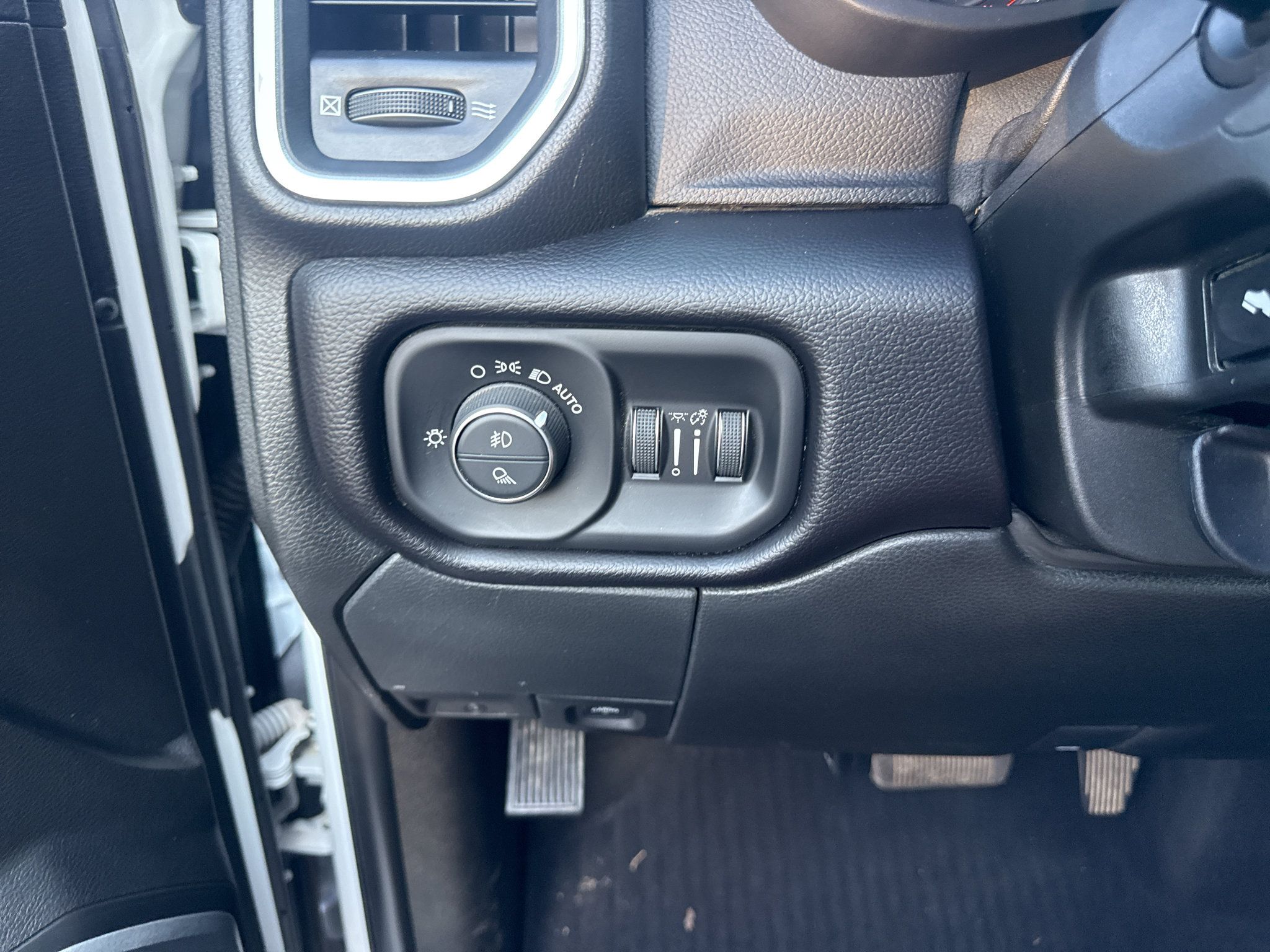 Used 2021 RAM 2500 Laramie w/ Night Edition AWD/4WD image 23