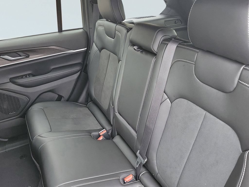 New 2026 Jeep Grand Cherokee Altitude AWD/4WD image 17