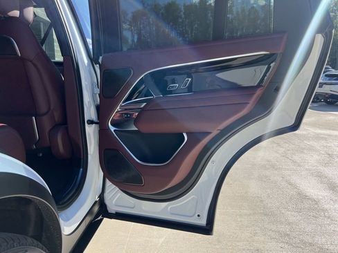 New 2025 Land Rover Range Rover Autobiography AWD/4WD image 16