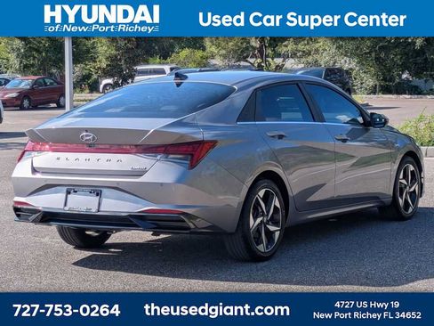Used 2023 Hyundai Elantra Limited w/ Preferred Accessory Package FWD image 5