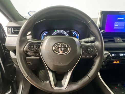 Used 2023 Toyota RAV4 SE image 17