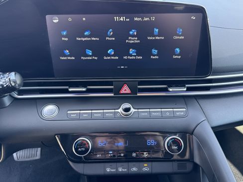 Used 2024 Hyundai Elantra SEL image 24