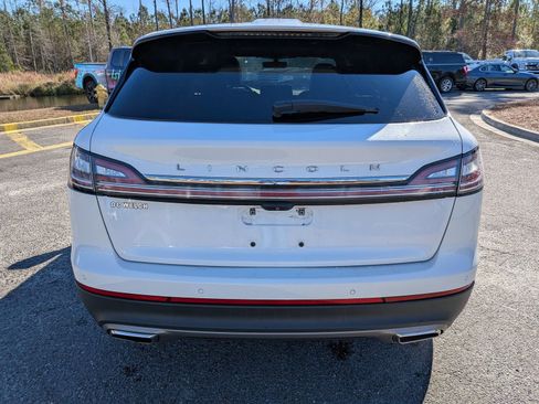 Used 2022 Lincoln Nautilus Reserve image 6