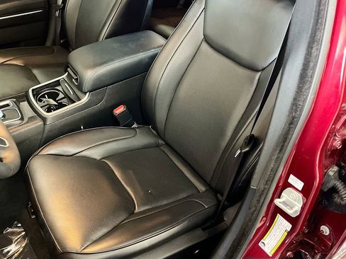 Used 2023 Chrysler 300 Touring L w/ Popular Equipment Group AWD/4WD image 19