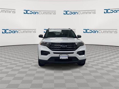 Used 2021 Ford Explorer XLT image 3