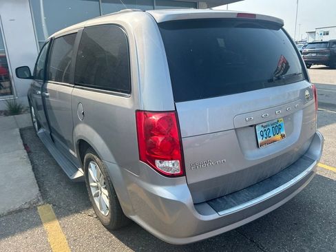 Used 2019 Dodge Grand Caravan SXT FWD image 4