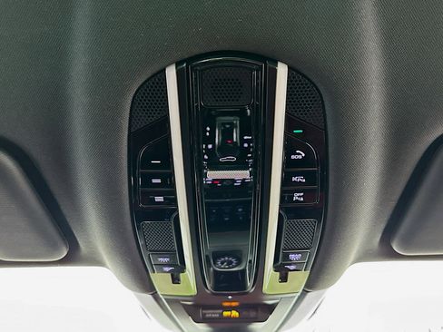 Used 2022 Porsche Cayenne E-Hybrid Coupe image 17