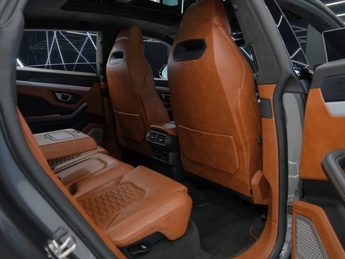 Used 2019 Lamborghini Urus AWD/4WD image 32