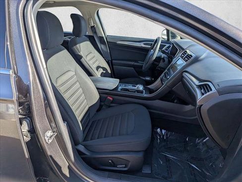 Used 2019 Ford Fusion SE FWD image 20