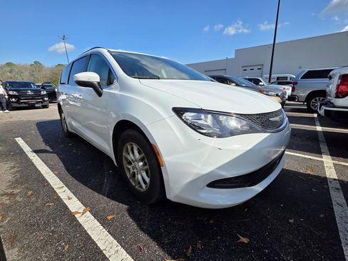 Used 2021 Chrysler Voyager Lxi image 1