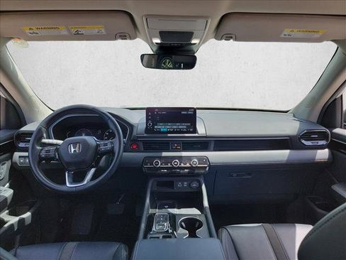 Used 2025 Honda Pilot EX-L image 17