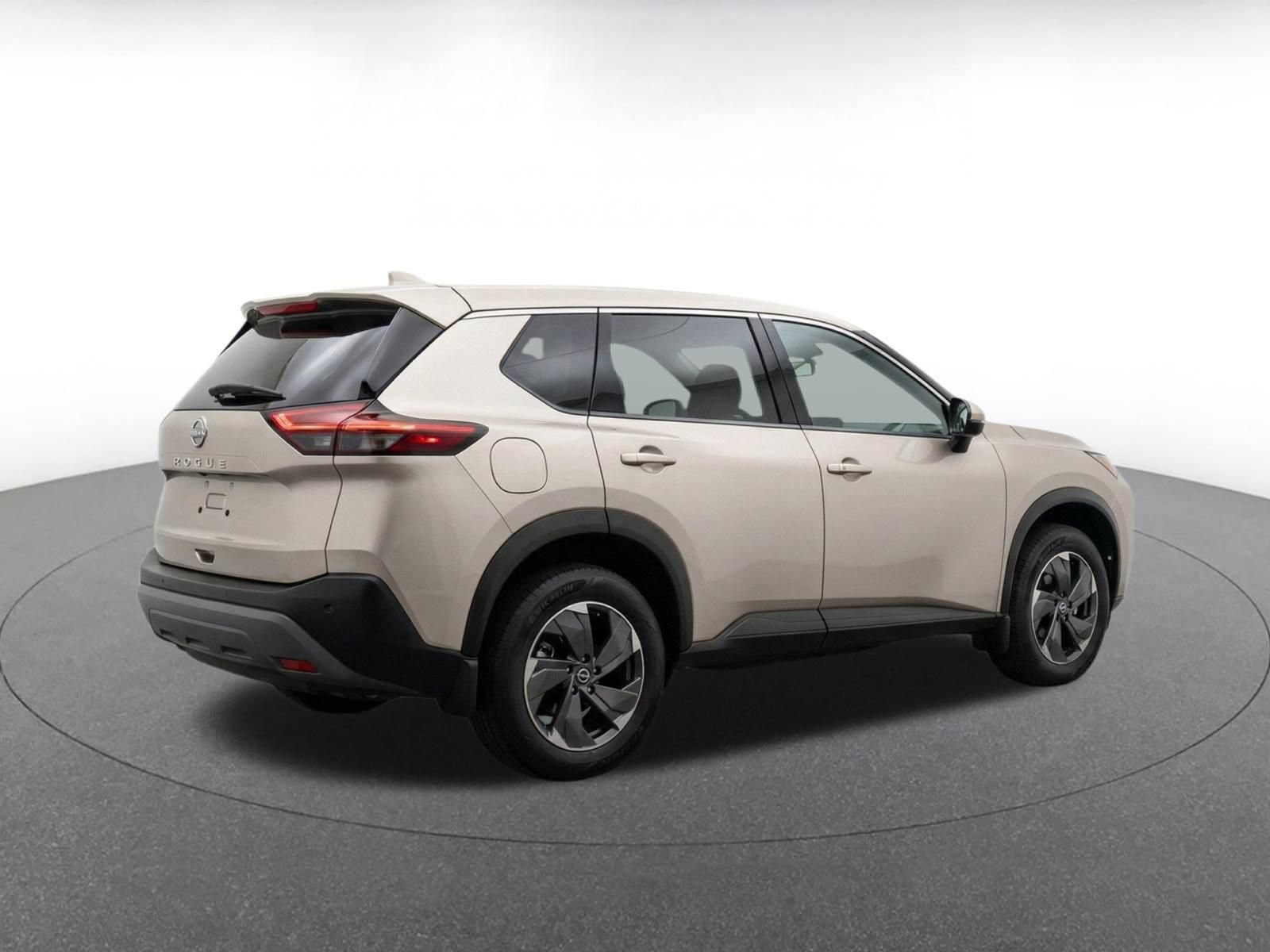 Used 2025 Nissan Rogue SV AWD/4WD image 8