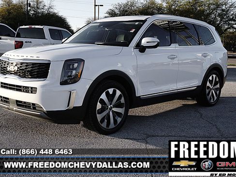 Used 2022 Kia Telluride EX w/ EX Premium Package image 3