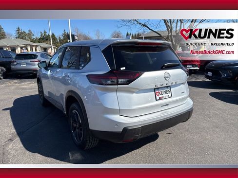 Used 2025 Nissan Rogue SV image 8