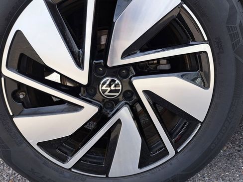 Used 2025 Volkswagen Atlas SE image 24