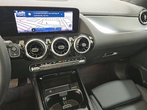 Used 2026 Mercedes-Benz GLA 250 w/ Sun & Sound Package image 9