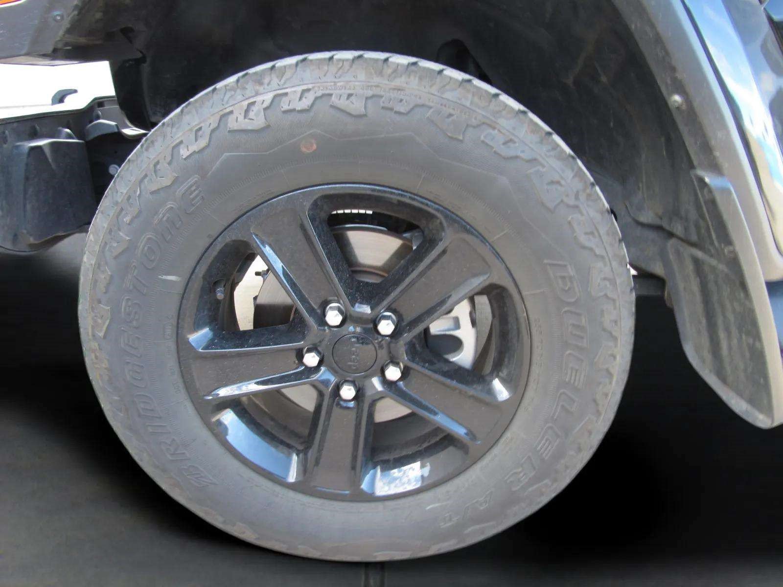 Used 2023 Jeep Wrangler Unlimited Sahara AWD/4WD image 5