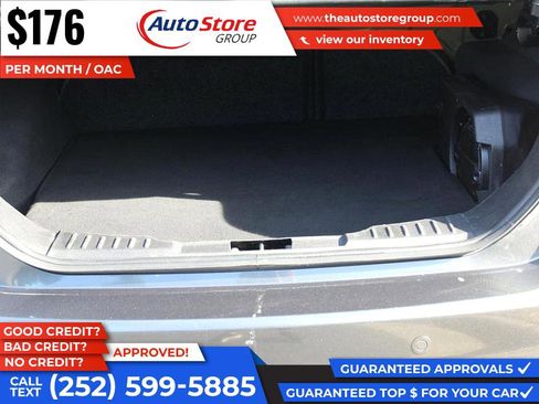 Used 2015 Ford Focus Titanium image 9