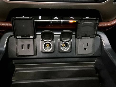 Used 2016 Chevrolet Silverado 1500 High Country AWD/4WD image 26