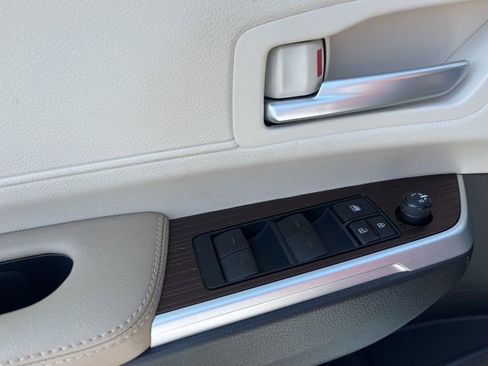 Used 2023 Toyota Sienna XLE image 33