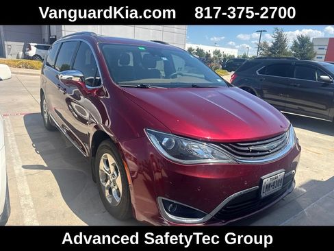 Used 2018 Chrysler Pacifica Limited w/ Advanced Safetytec Group FWD image 4