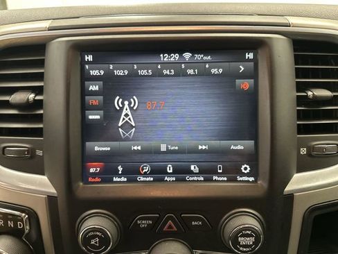 Used 2019 RAM 1500 Classic SLT w/ Luxury Group image 16