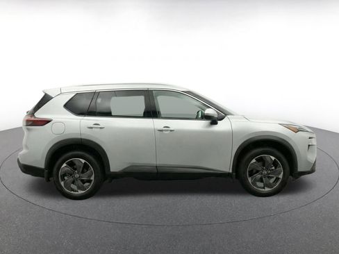 Used 2025 Nissan Rogue SV AWD/4WD image 13