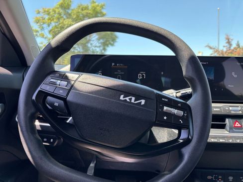 Used 2025 Kia K4 FWD image 28
