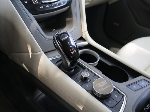 Used 2021 Cadillac XT6 Premium Luxury image 27